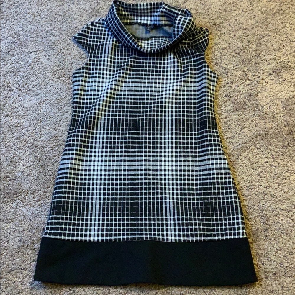 Express tunic. Size small. Black and white.